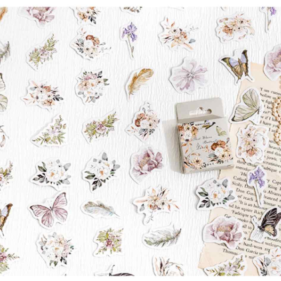 Cajita de Stickers 45 stickers "Delicadas Mariposas y flores"