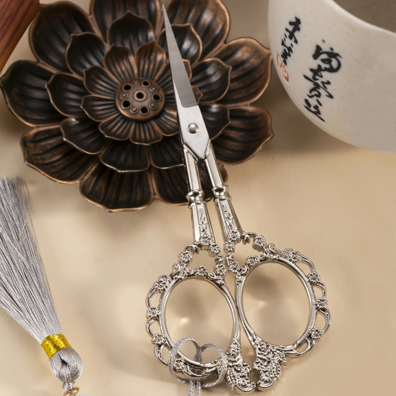 Tijera Vintage " Bordes "