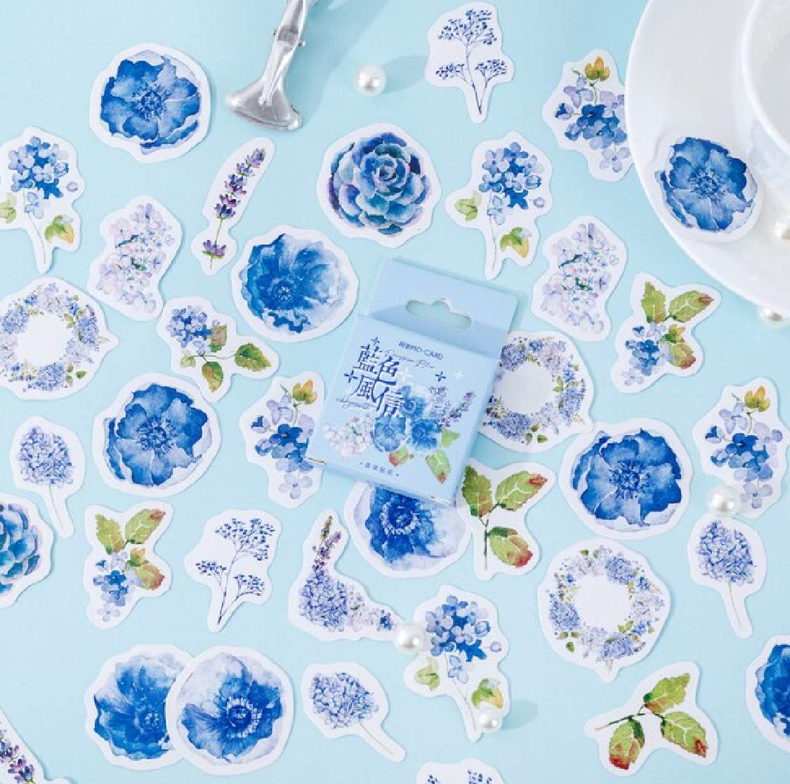 Cajita de 45 Stickers “Flores Azules”